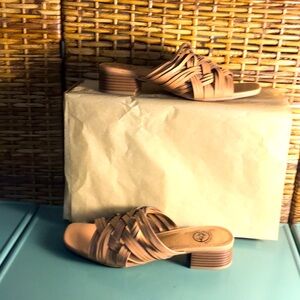 NWOB White Mountain tan double braided slide sandal 10M